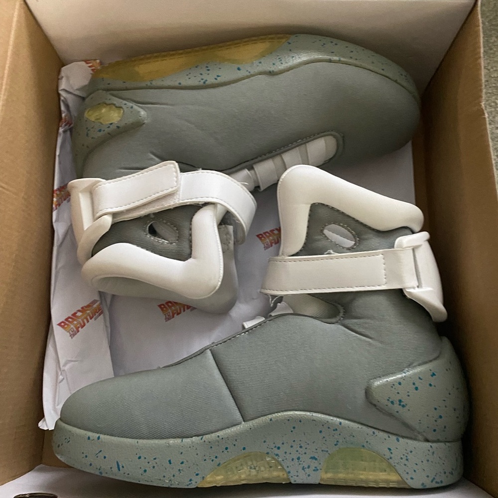 Original 2015 Back to the Future Air Mags-Gray and White Excellent Condition ⭐️
